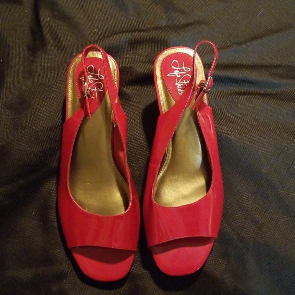 Life Stride women's soho patent leather red wedges